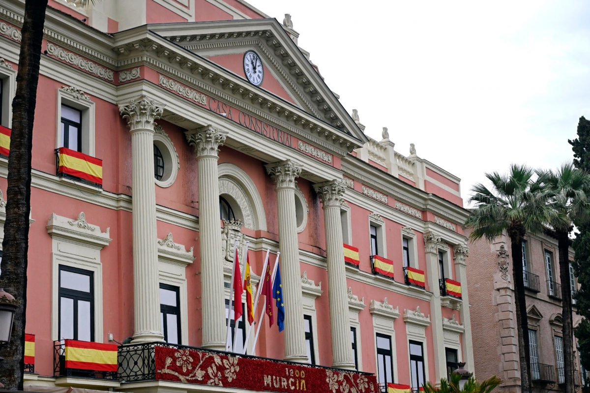 El Ayuntamiento de Murcia iluminará la ciudad de rojo y gualda por el Día de la Hispanidad