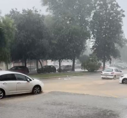 Las lluvias descargan con una intensidad torrencial en Carcaixent: 100 l/m2 en una hora