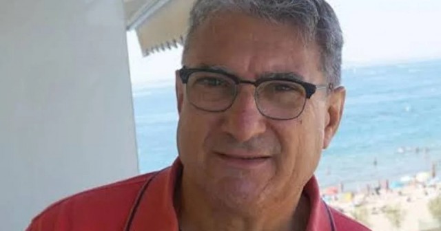 El valenciano Juan Luis Bedins ofrece un recital este lunes en el Café El Sur de 'Incierto perfume'