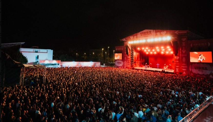 Oasis Elche Music Fest arranca con éxito su primera edición tras la cancelación por lluvia