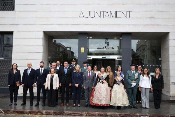 Burriana celebra el Día de la Hispanidad con el izado de la bandera y la interpretación del himno