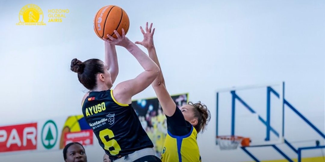 Aina Ayuso lanzando a canasta en Las Palmas. - Foto: CBJ