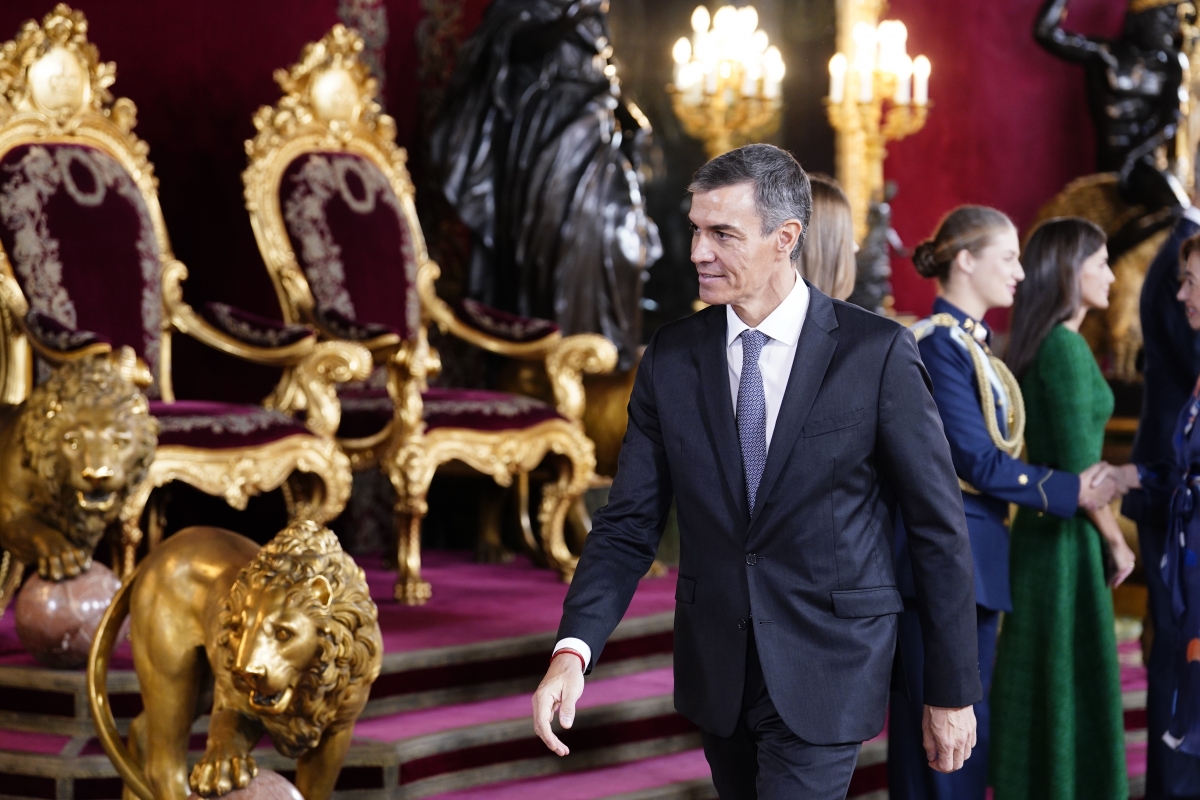 Sánchez se ausenta del tradicional corrillo con periodistas tras saludar a los Reyes en la recepción