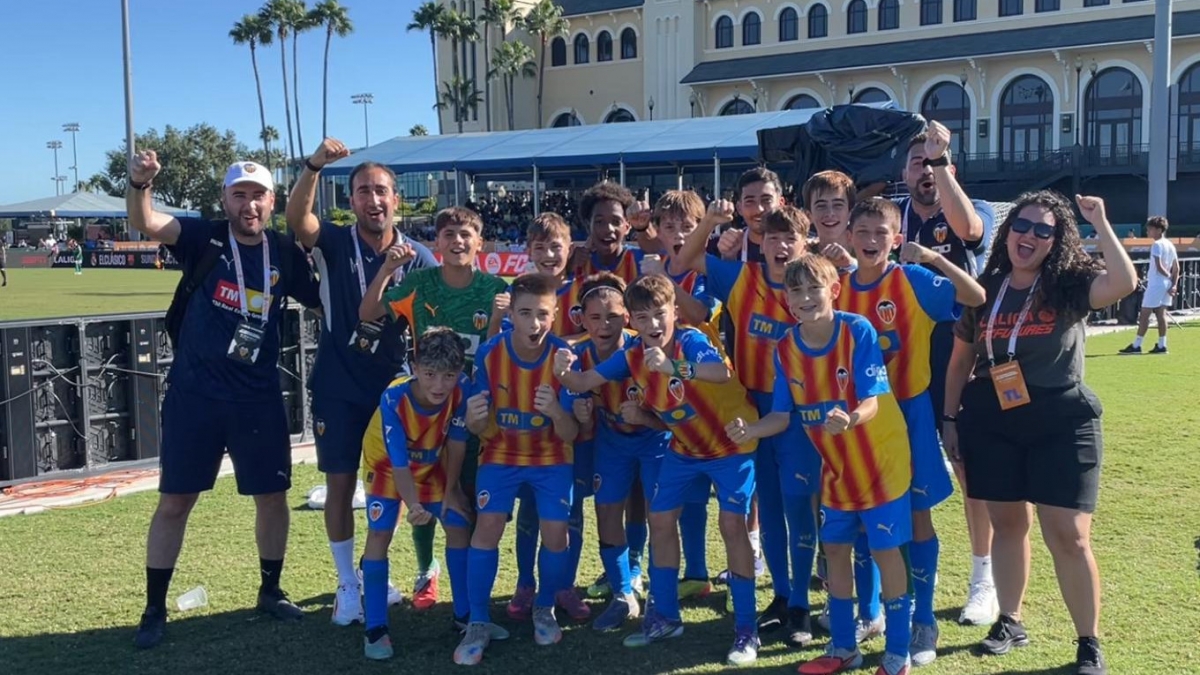El Valencia CF Infantil, brillante tercer clasificado de LaLiga FC Futures Internacional