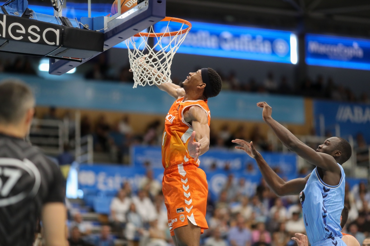 El vendaval 'taronja' pasa por Lugo y supera a Breogán con autoridad