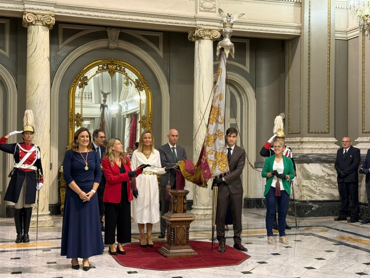 Traslado de la Real Senyera. - Foto: AYUNTAMIENTO DE VALÈNCIA