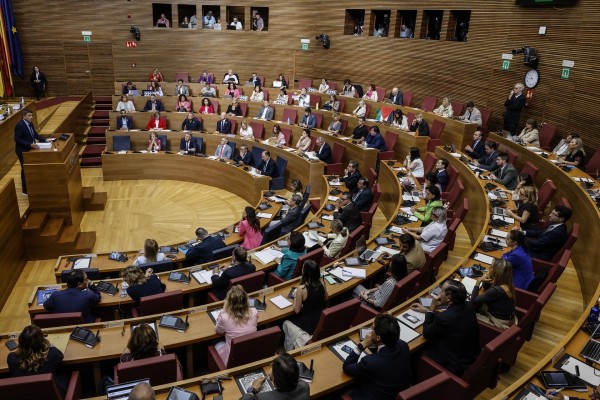 Mazón responderá en Les Corts a preguntas sobre su gestión de la Dana y el estado de la reconstrucción