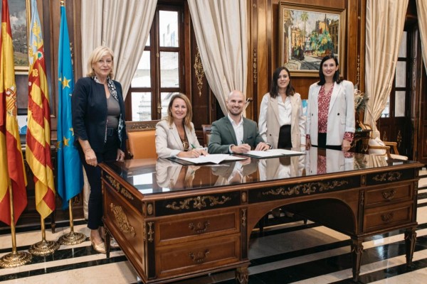 Castelló y la UNED se alían para impulsar un aula en el Grau con formación para mayores de 55 años
