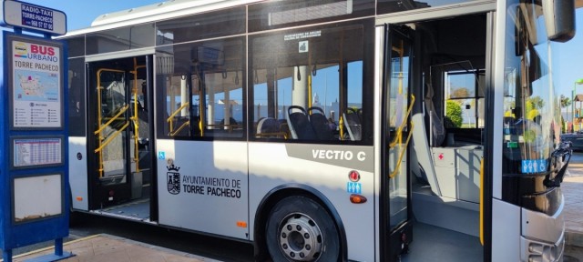 Torre Pacheco encarga a Bernardo Gil Sánchez la renovación de sus marquesinas de autobús