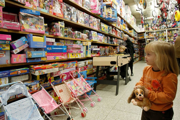 Alicante incrementa sus importaciones de China: crecen los juguetes y domina el calzado