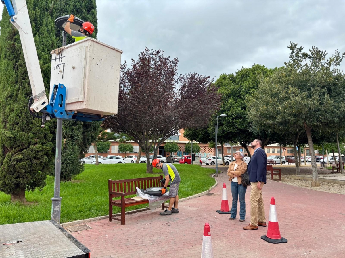 El Barrio del Progreso estrena alumbrado más eficiente en sus principales jardines 