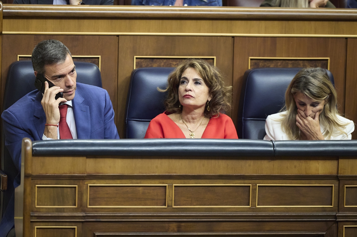 Sánchez saluda el permiso de defunción de Díaz pero avisa: hay que consensuarlo con los agentes sociales