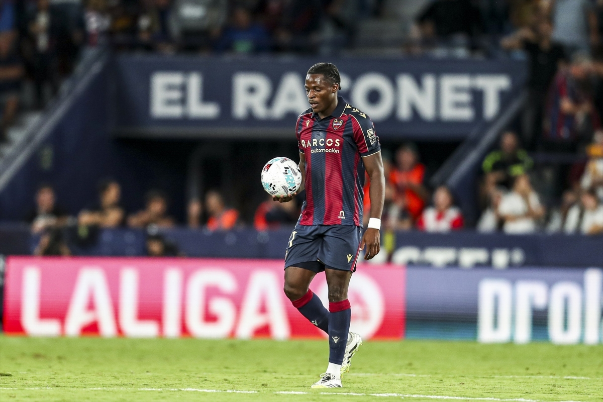 Eyong y Arriaga regresan al Levante tras jugar cada uno dos partidos