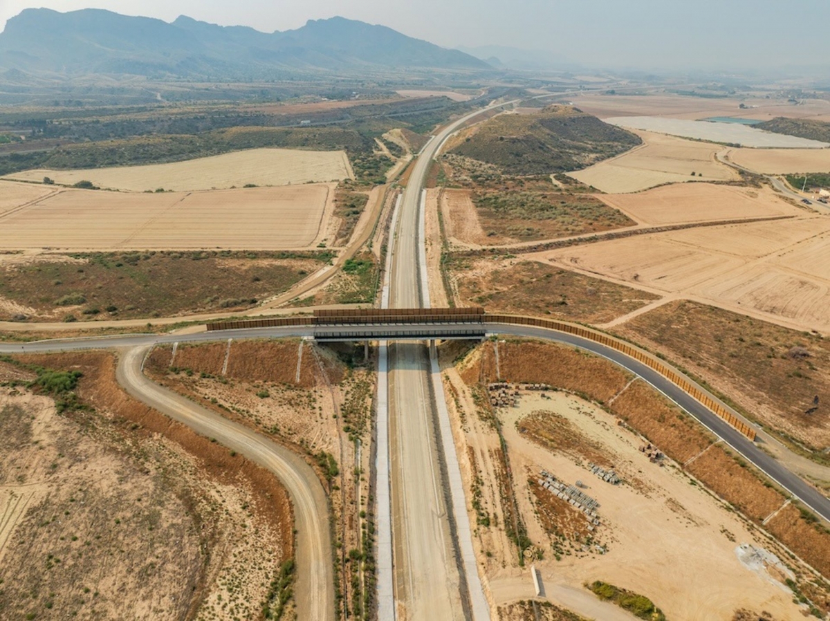 Adif invertirá 65,7 millones en electrificar el tramo Lorca-Almería del AVE con Murcia