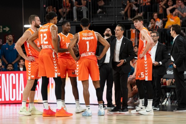 Valencia Basket mide su potencial europeo en un Roig Arena vacío