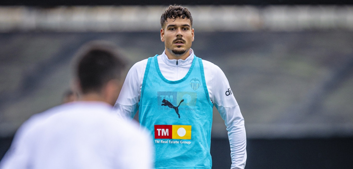 Ugrinic se ejercita al margen 