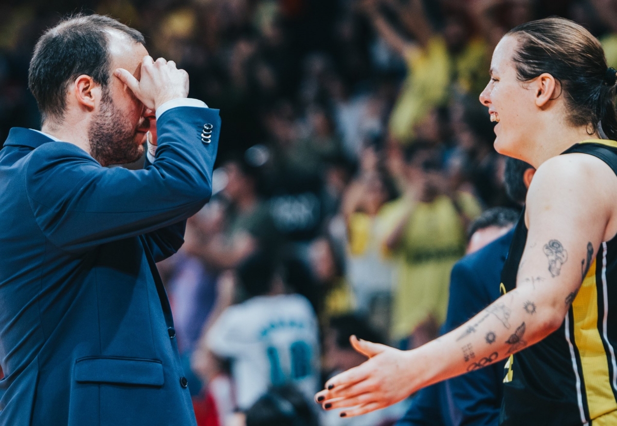 Bernat Canut y Billie Massey durante el partido en Serbia. - Foto: CBJ