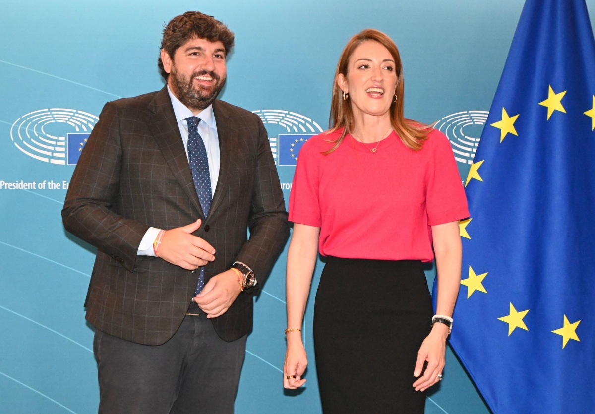 Fernando López Miras, en Bruselas con la presidenta del Parlamento Europeo, Roberta Metsola. - Foto: CARM Fernando López Miras, en Bruselas con la presidenta del Parlamento Europeo, Roberta Metsola.