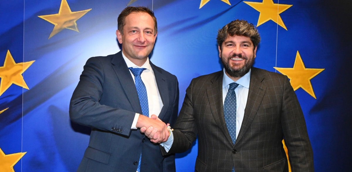 López Miras reivindica en Bruselas ante el comisario europeo de Agricultura el blindaje del Trasvase y su rechazo a la nueva PAC