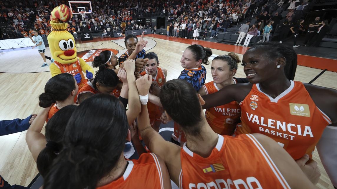 El Valencia Basket mide su crecimiento europeo ante el Fenerbahce