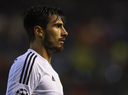 André Gomes agita el mercado