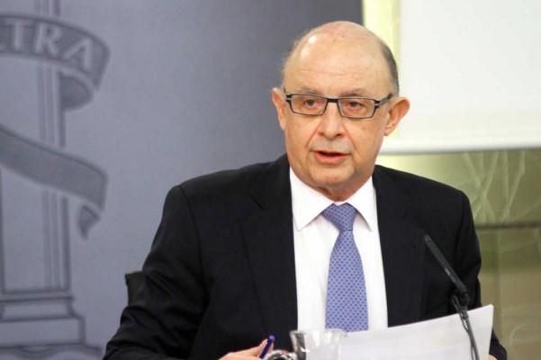 Montoro rechaza que el Consell ajuste el gasto aplazando pagos a proveedores y no con recortes