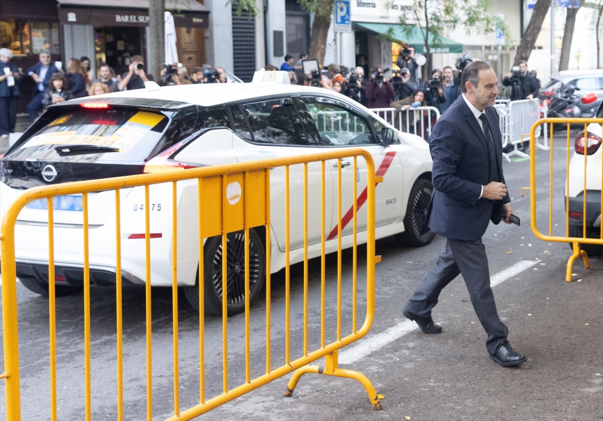 Ábalos se niega a declarar ante el Supremo y la Fiscalía opta por no pedir prisión