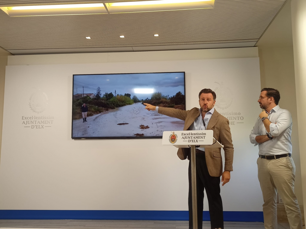 La CHJ exige al Ayuntamiento de Elche la retirada de escombros en el barranc del Grifo de una limpieza mal hecha