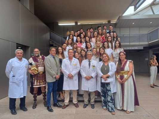El Área de Salud de Cartagena homenajea a 42 residentes que acaban su formación en septiembre
