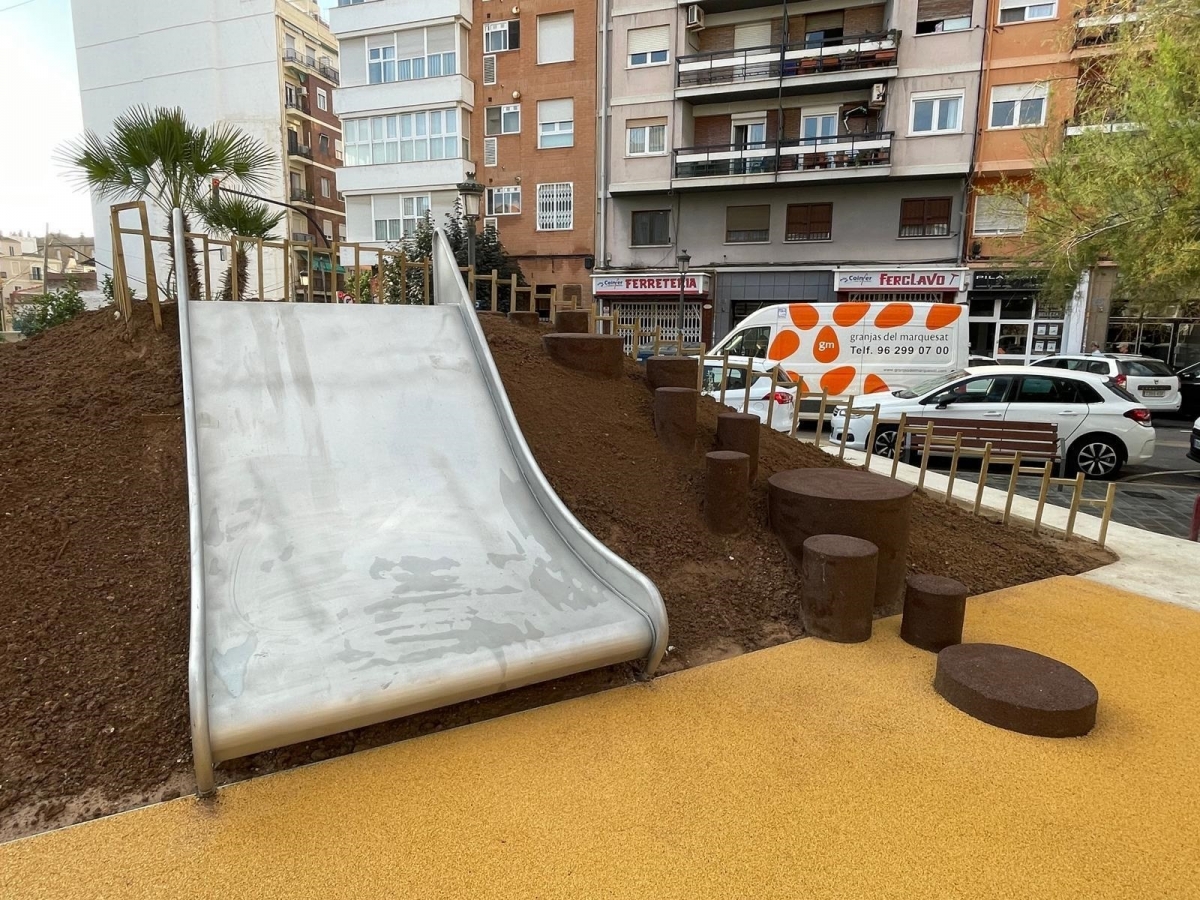 El Ayuntamiento de València renueva los parques Manuel Granero y Nino Bravo con más zonas verdes y espacios de juego