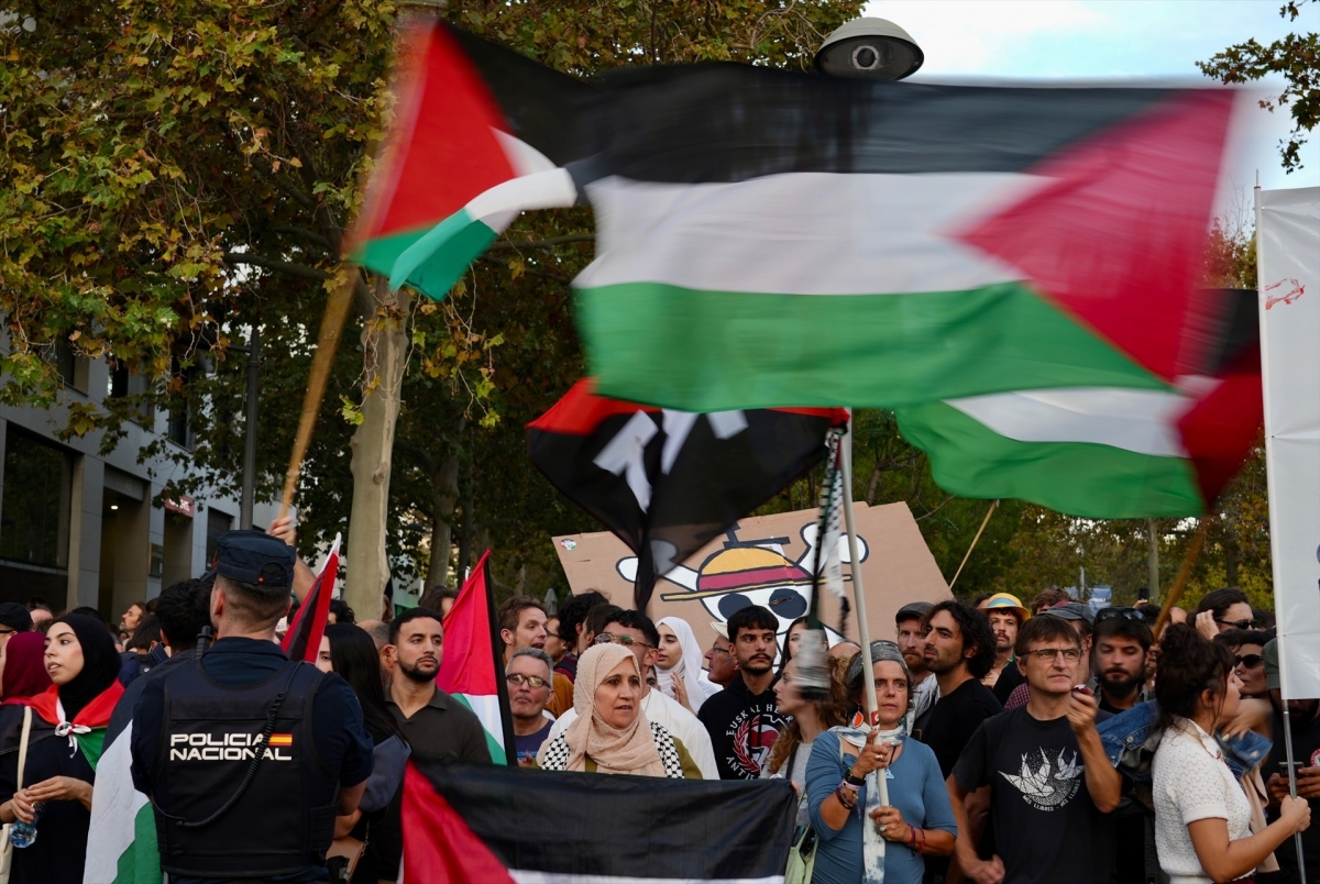 Manifestantes llaman al 