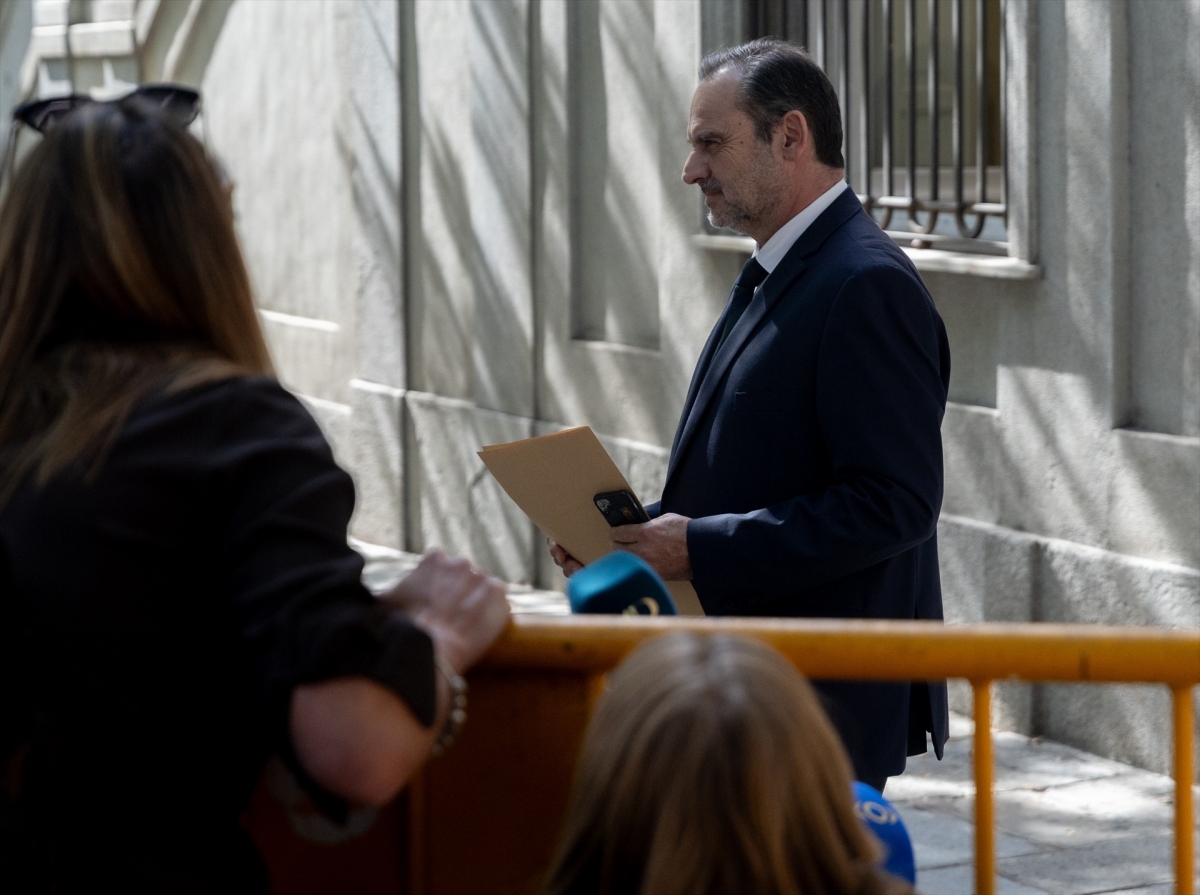 Ábalos escoge a Carlos Bautista, exfiscal de la AN que llevó casos como 'Faisán' o 11-M, como su nuevo abogado