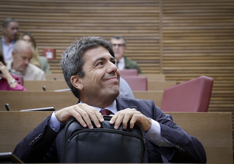 El president de la Generalitat, Carlos Mazón. - Foto: JOSÉ CUÉLLAR/CORTS VALENCIANES
