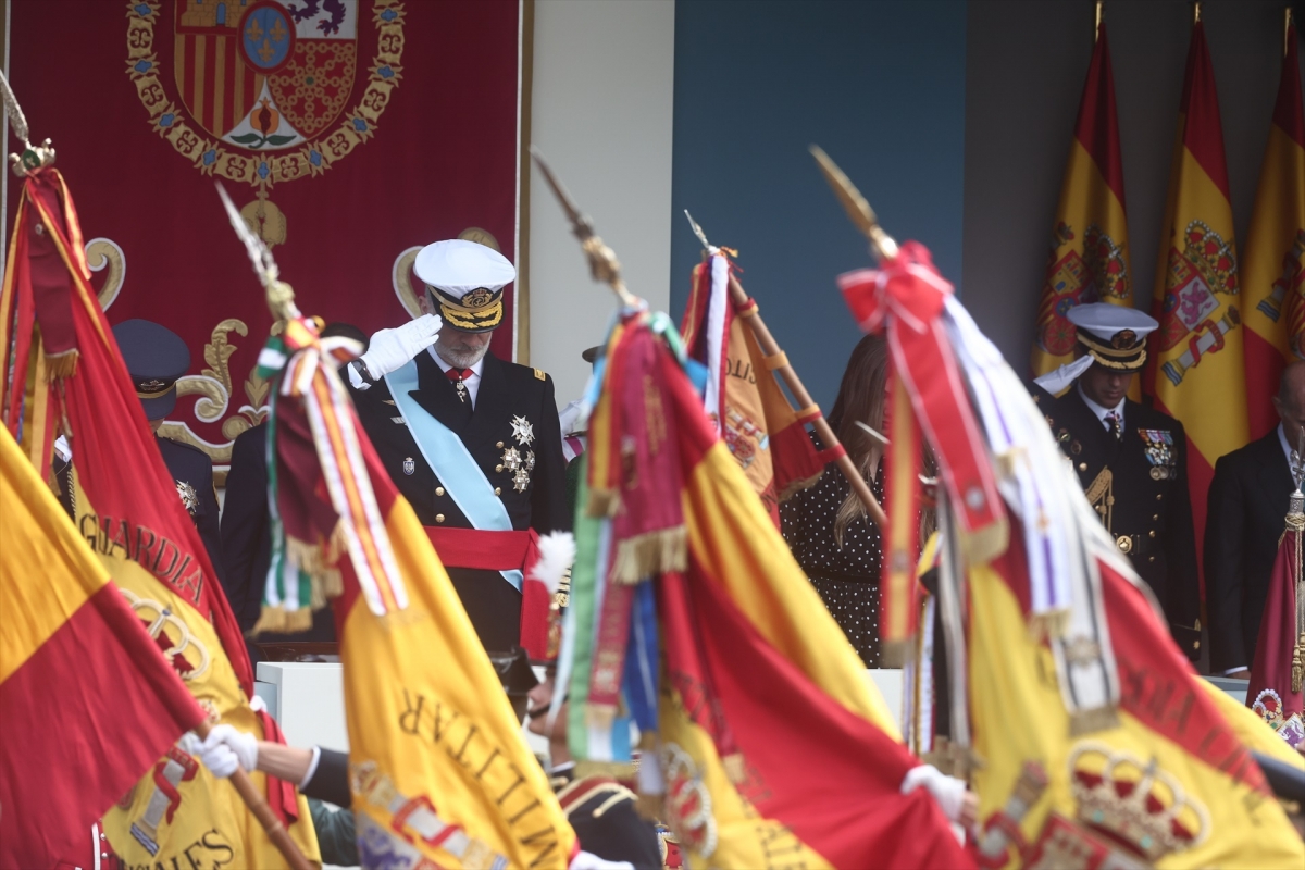 El Rey Felipe durante el acto solemne de homenaje a la bandera nacional. - Foto: EDUARDO PARRA/EP