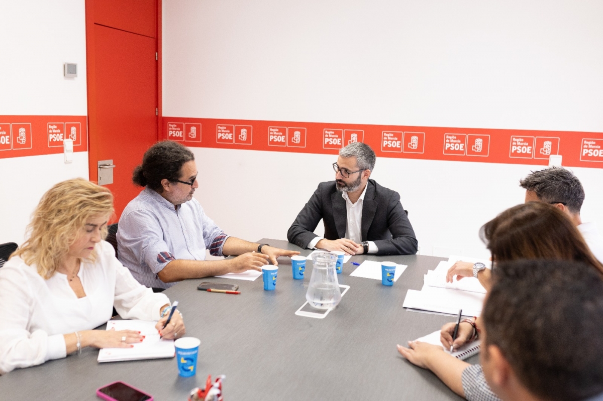 El PSOE exige a López Miras que 