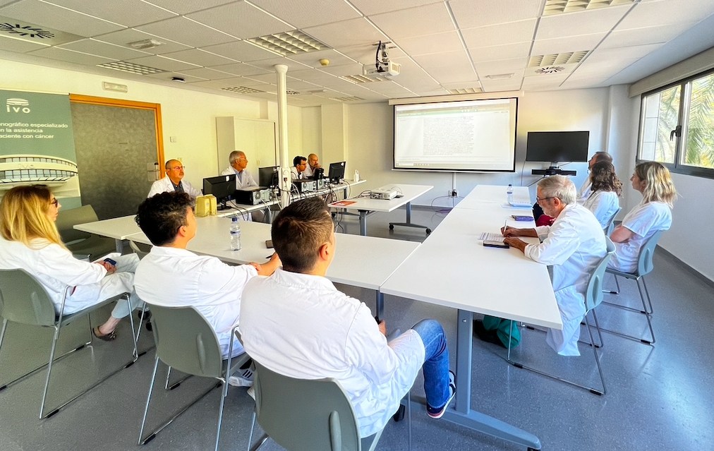 En el IVO, la decisión sobre la mejor estrategia terapéutica se lleva a cabo en un comité multidisciplinar.