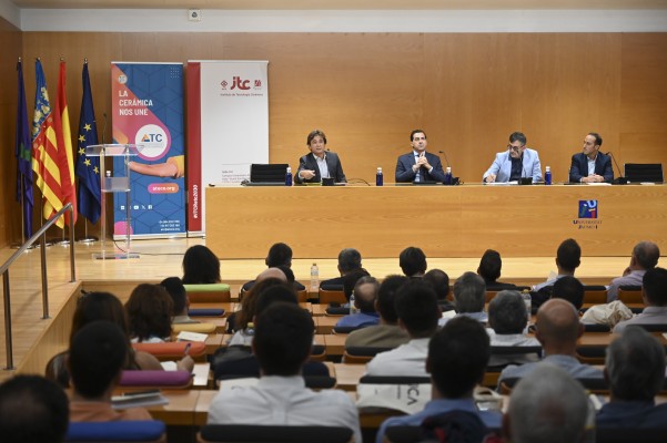 El azulejo aún no ve claro el proceso de transición energética: 