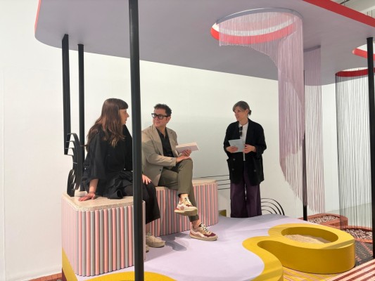 Una arquitectura efímera invita a jugar a la 'gallinita ciega' en el Párraga de Murcia: tocar para recordar, ver e imaginar