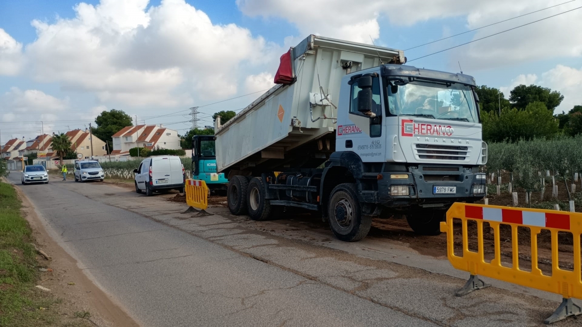 Arrancan las obras en el Camí de Santa Ana entre Paiporta y Catarroja dañado por los trabajos tras la Dana