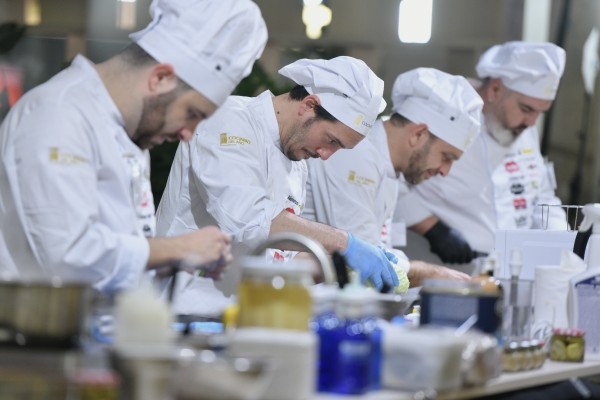 Alicante se prepara para elegir al cocinero y camarero del año: estos son los finalistas