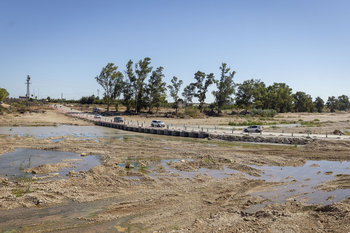 Puente provisional sobre el río Magro, a su paso por Carlet.