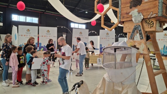 Los escolares de Vila-real se adentran en el mundo de las abejas con el proyecto 