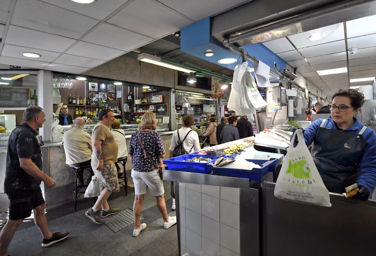 Comercio en el Mercado de Verónicas de Murcia. - Foto: JUANCHI LÓPEZ