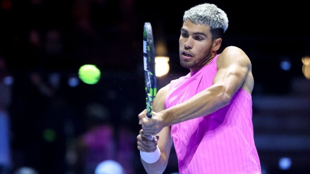 La máquina Alcaraz sigue engrasada: 6-4 y 6-2 ante Fritz en el torneo de los seis millones de dólares
