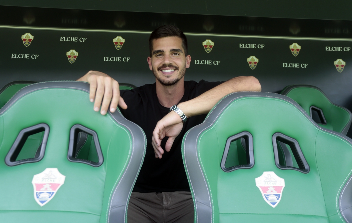 André Silva quiere jugar siempre, pero si le toca esperar una oportunidad en el banquillo, lo hace