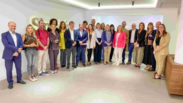 Simetría Grupo recibe la visita de la Meeting Hour FUE-UJI en sus instalaciones
