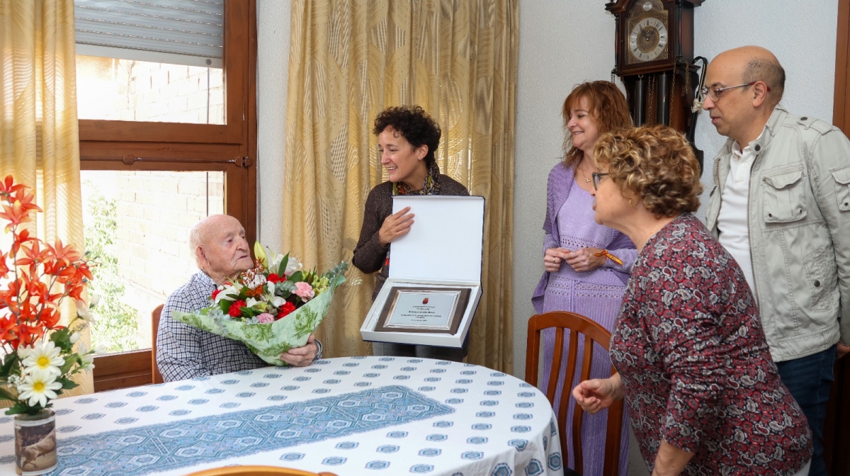 Onda homenajea a sus vecinos centenarios Enrique Saura Brun y Lucinda Rovira Lahoz