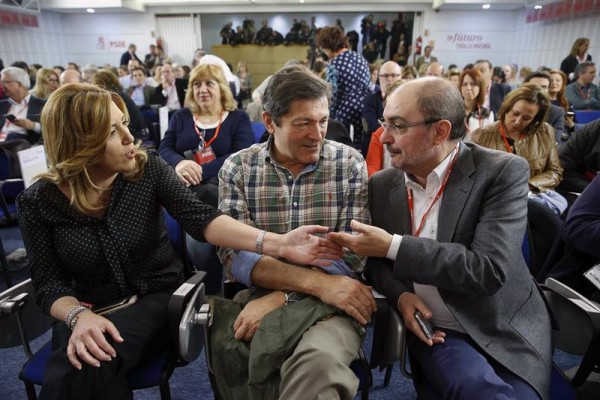 Susana Díaz afea el 