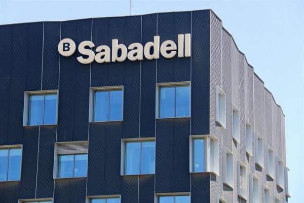 El Comité del Ibex deja a Sabadell en el Ibex 35 tras fracasar la OPA de BBVA