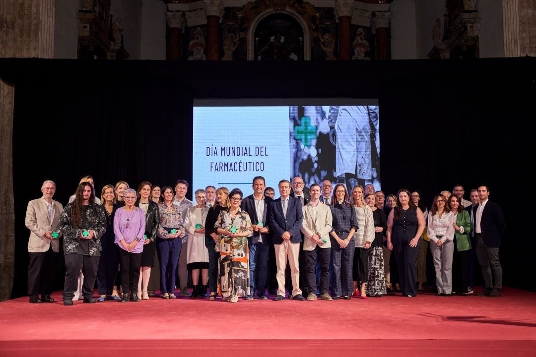 El MICOF homenajea a los farmacéuticos que se volcaron tras la dana y presenta un plan para futuras emergencias